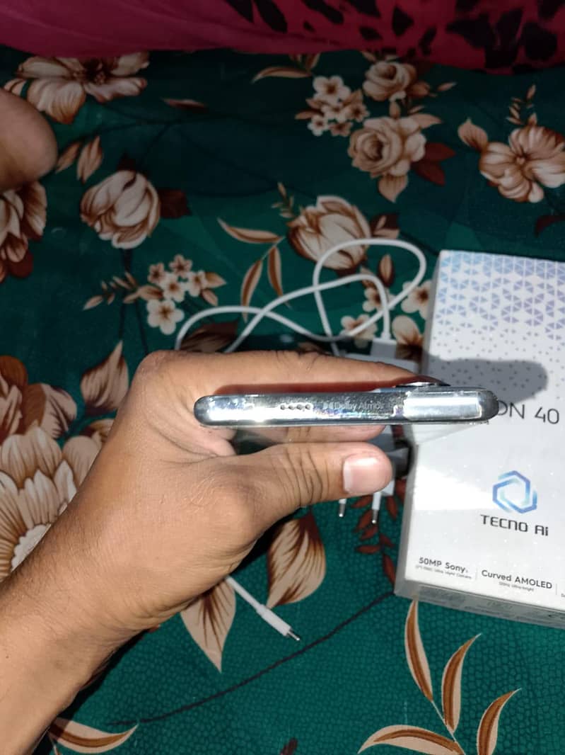 Tecno CAMON 40 Pro 6