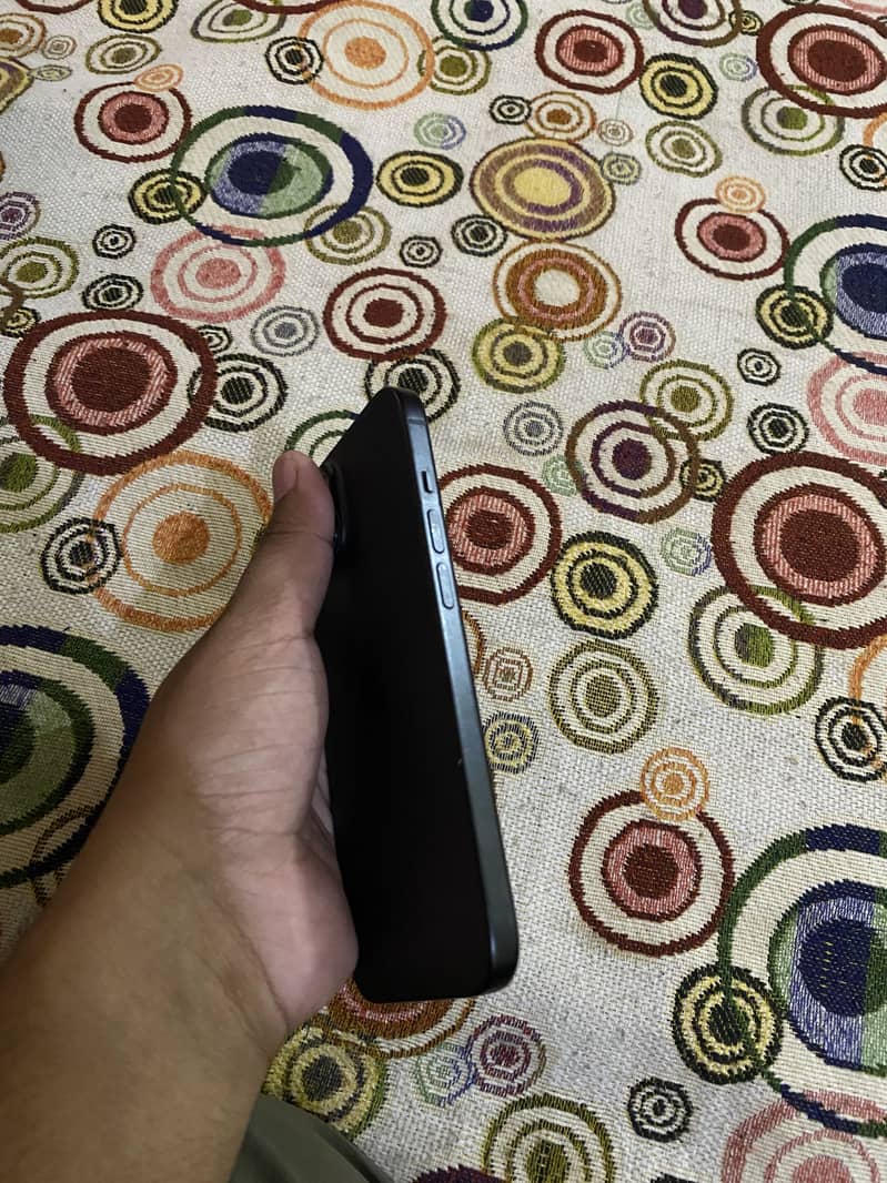 Apple iPhone 15 5