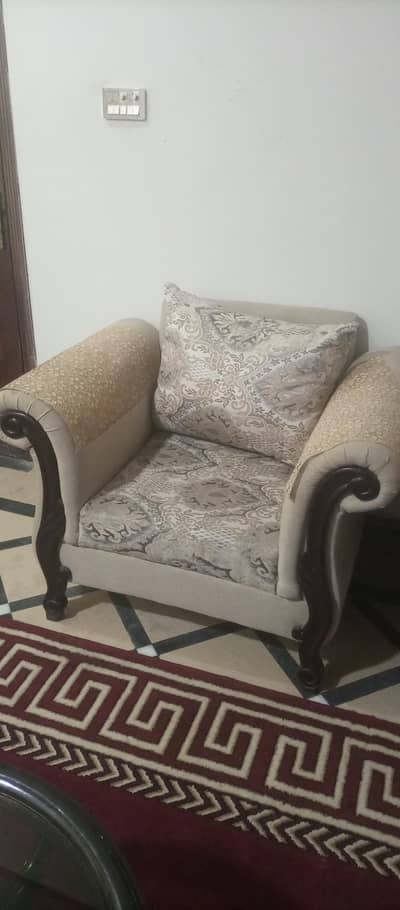 7 seater used sofa excellent condition, located in media town