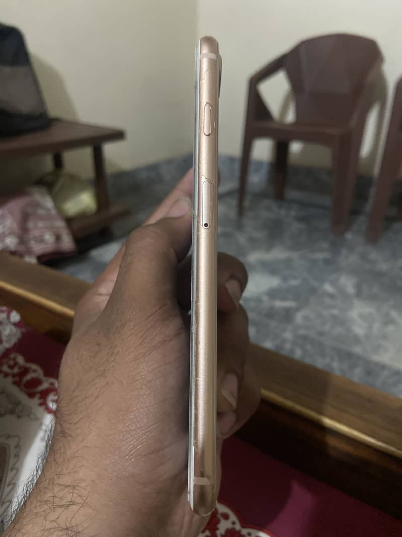 Apple iPhone 8 Plus 3