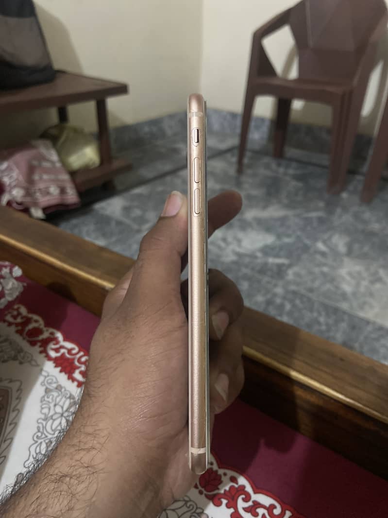 Apple iPhone 8 Plus 4