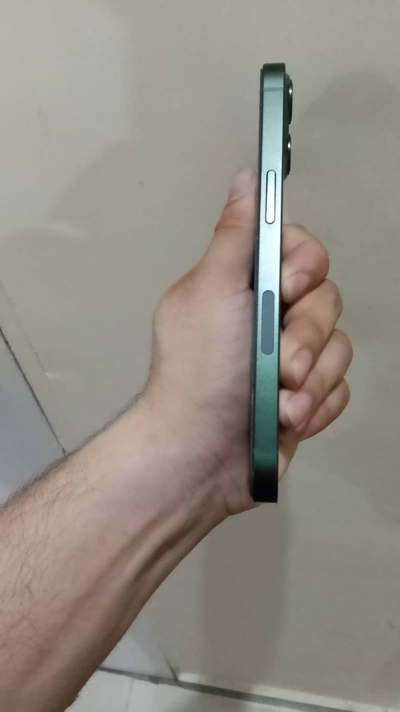 Apple iPhone 13 2