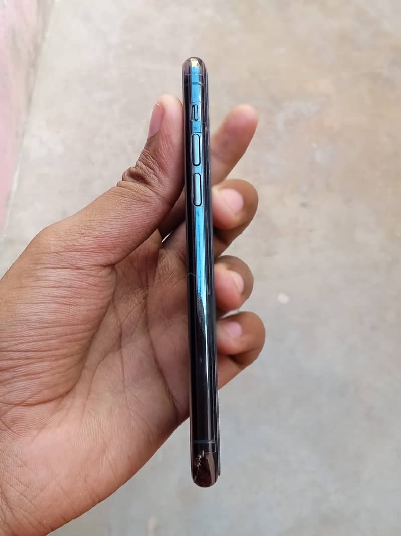 iPhone 11 Pro 3