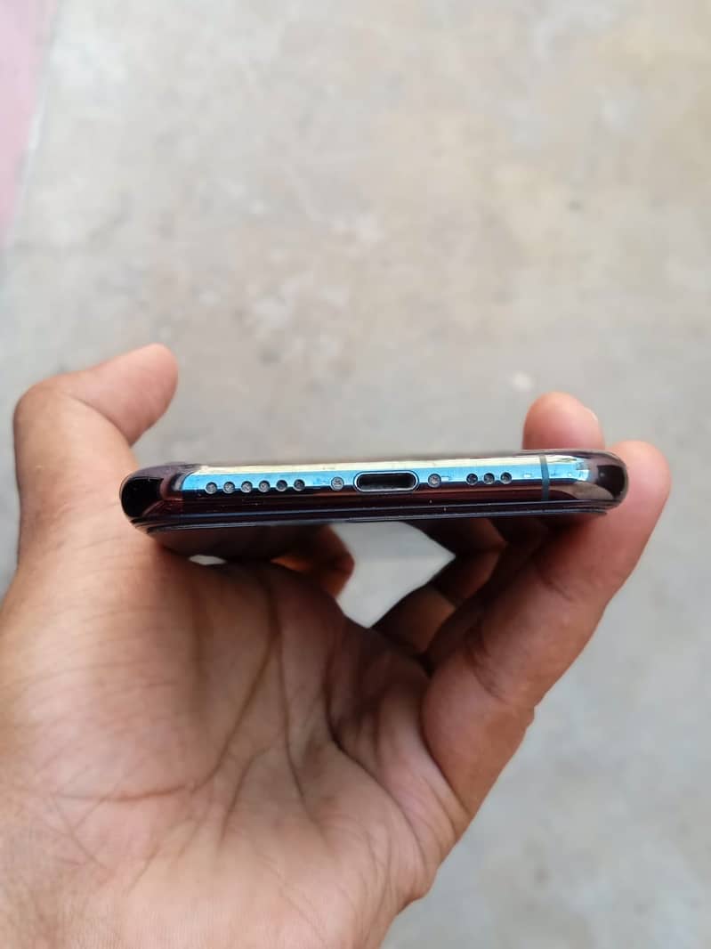 iPhone 11 Pro 4