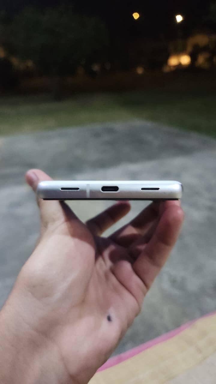 Google Pixel 7a 5