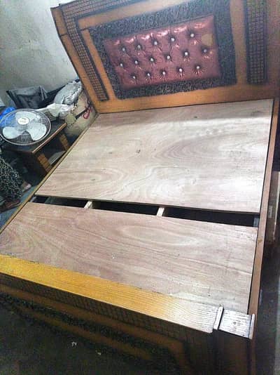 Double bed, showcase and LED lights 40W
