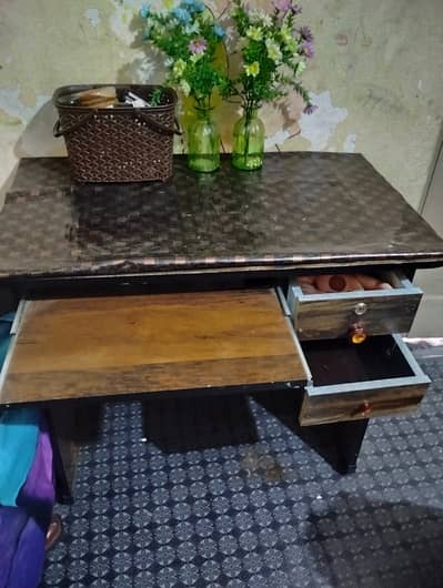 Computer table