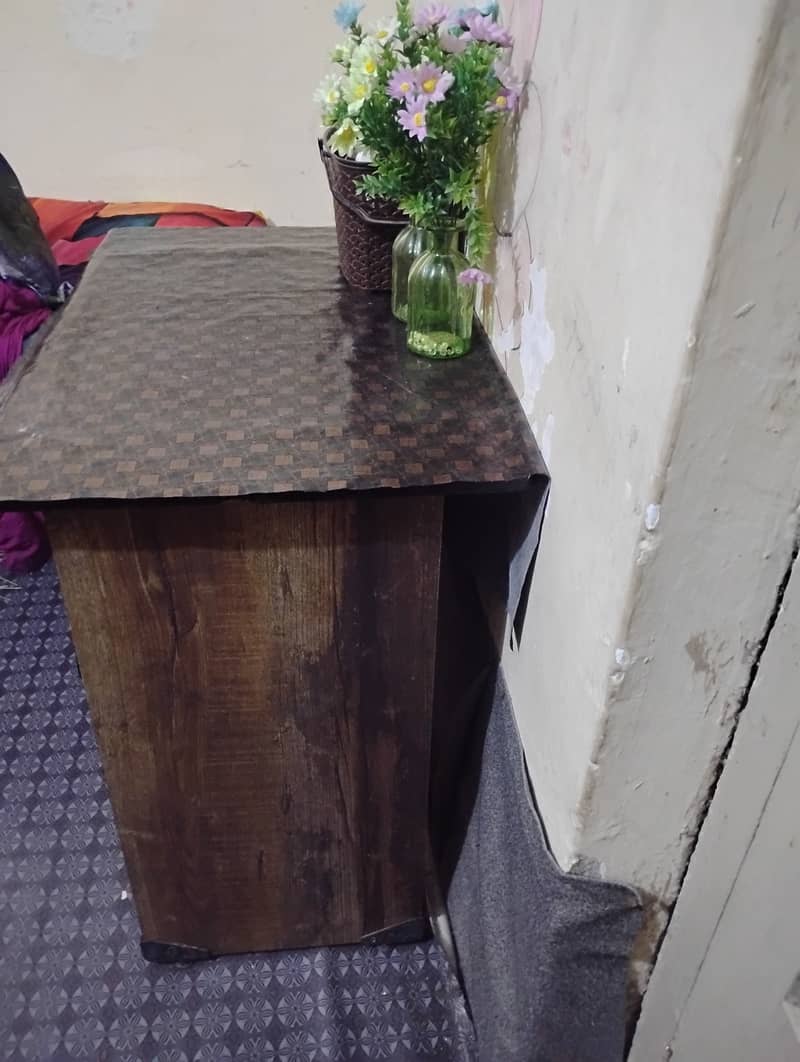 Computer table 1