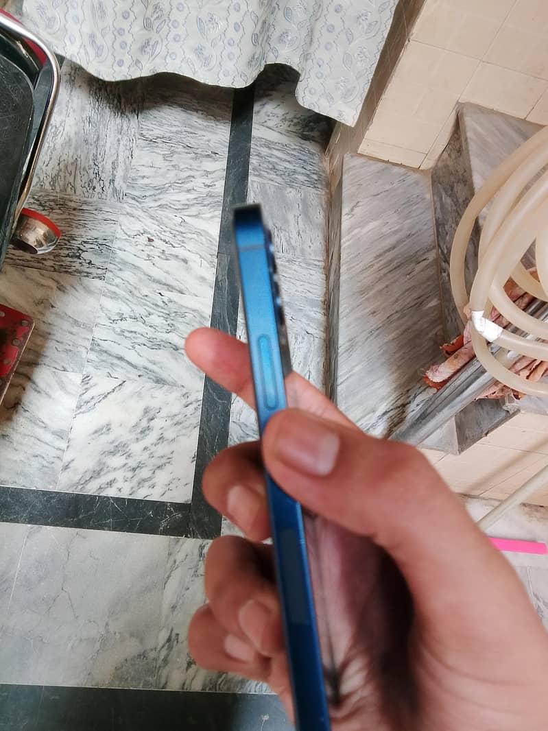 Apple iPhone 12 3