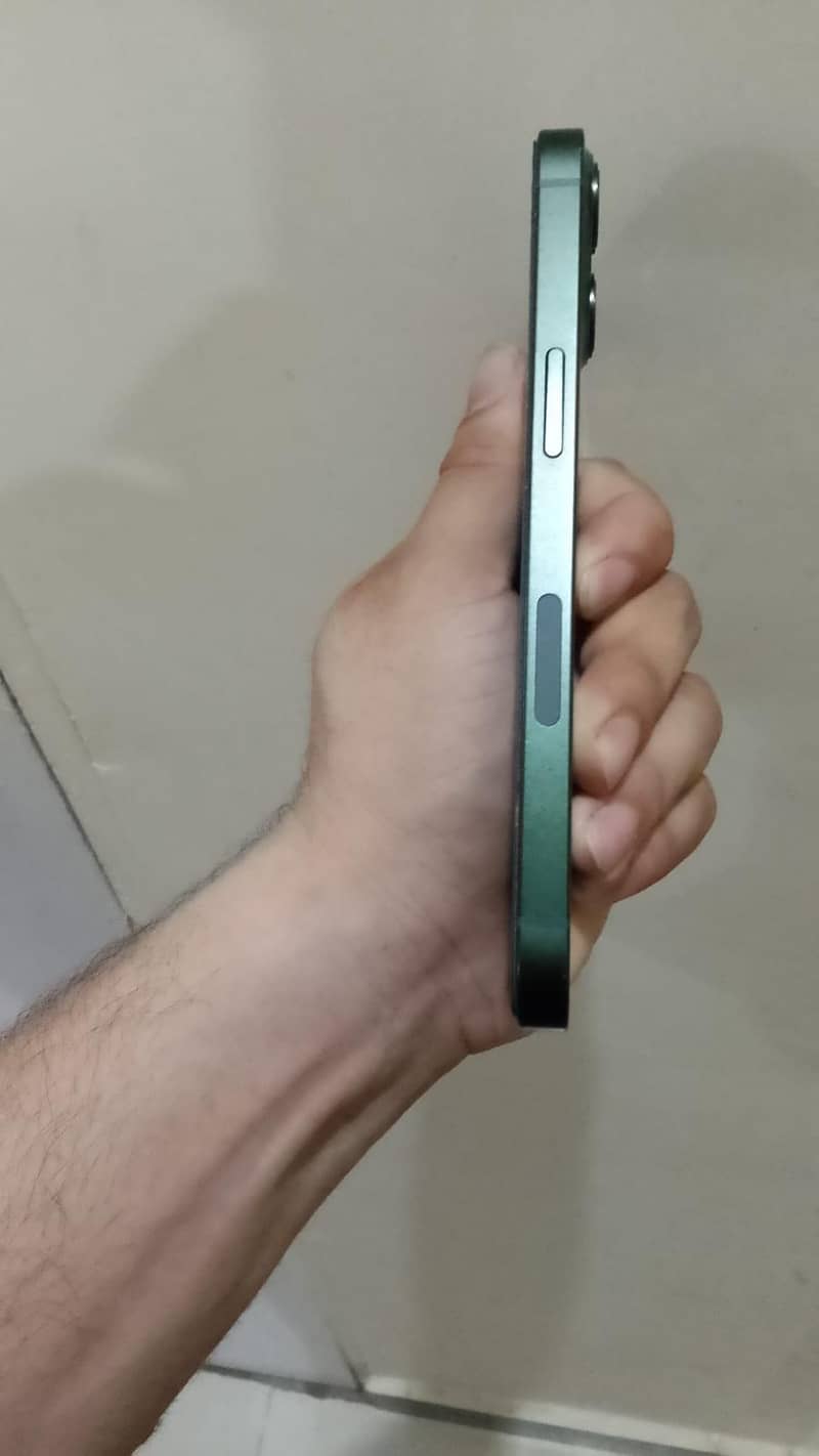 Apple iPhone 13 2