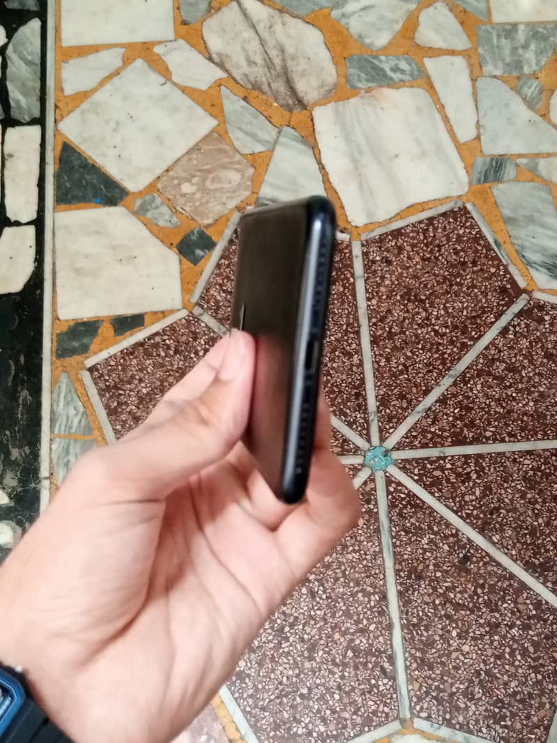 Apple iPhone 7 Plus 3