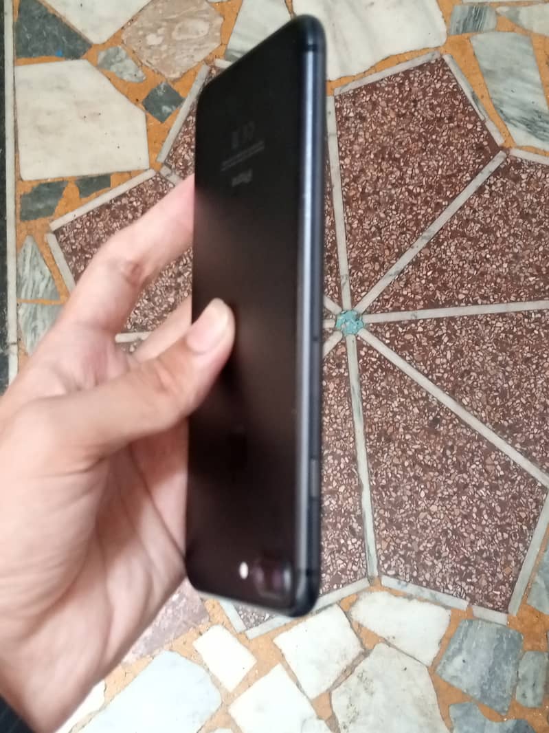 Apple iPhone 7 Plus 4