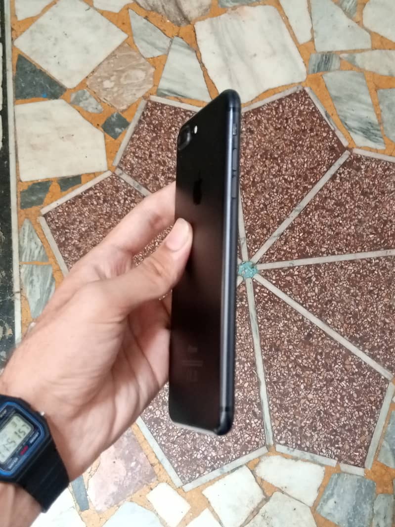 Apple iPhone 7 Plus 5