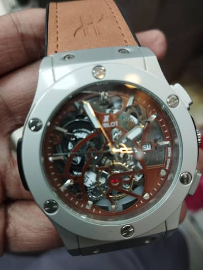 HUBLOT watch for sale 1 din phaly liya ha urgent sale kar raha ho