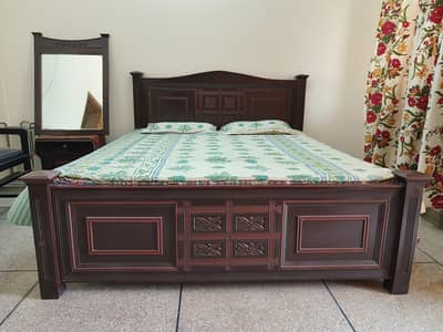 King Size Bedroom Set – Well Maintained