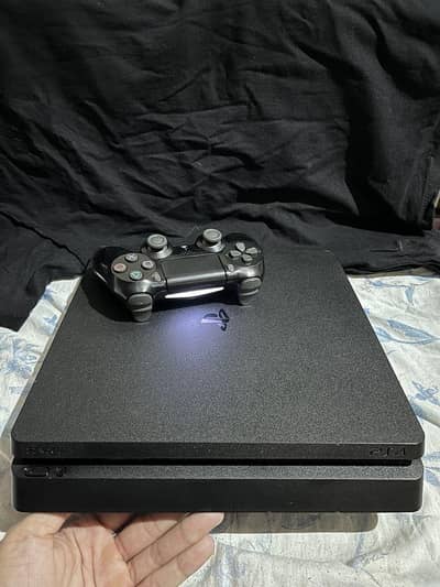 Ps4 slim new like 2-3 month used excellent condition