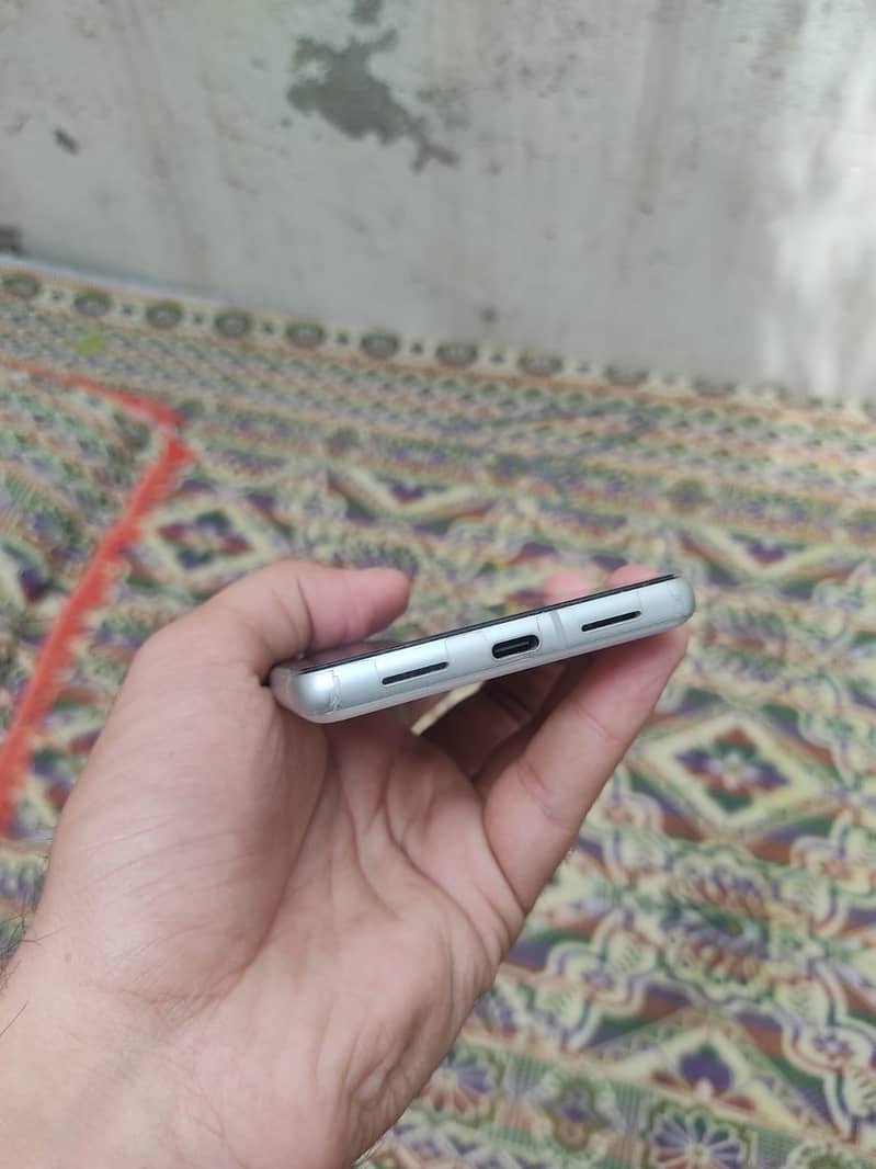 Google Pixel 7 4
