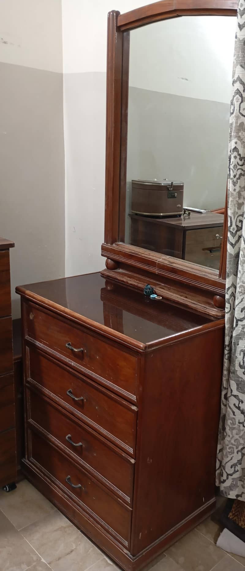 Dressing Table 0