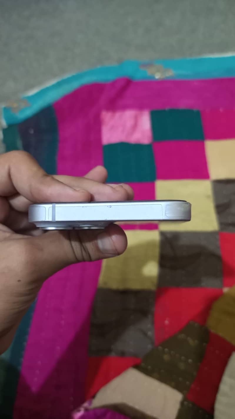 Apple iPhone 14 3