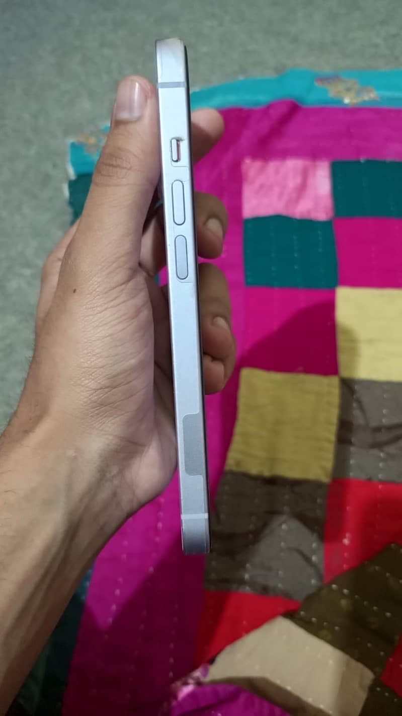 Apple iPhone 14 4
