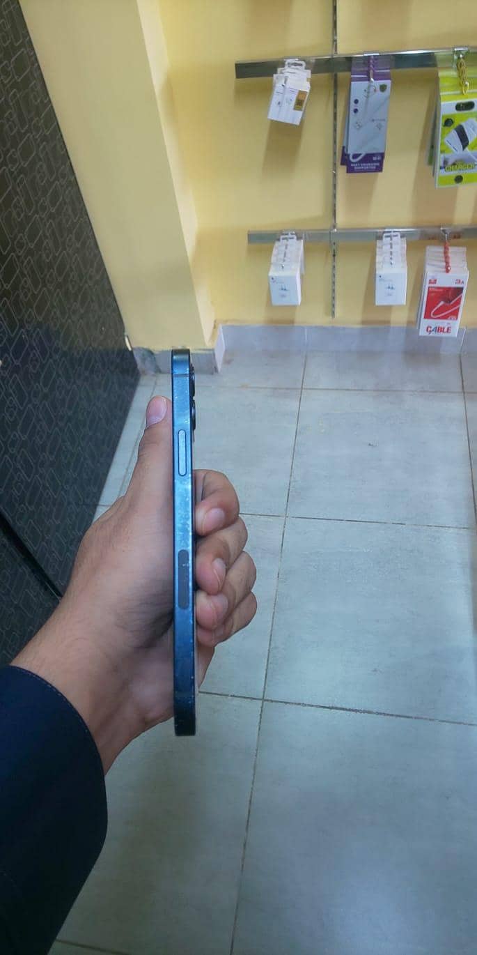 Apple iPhone 12 2