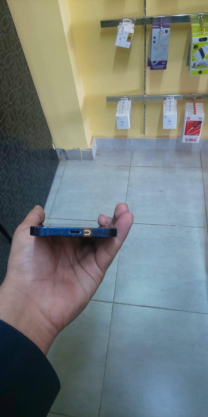 Apple iPhone 12 3