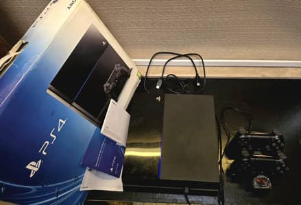 PS4 500GB with 2 controllers + wireless charger
