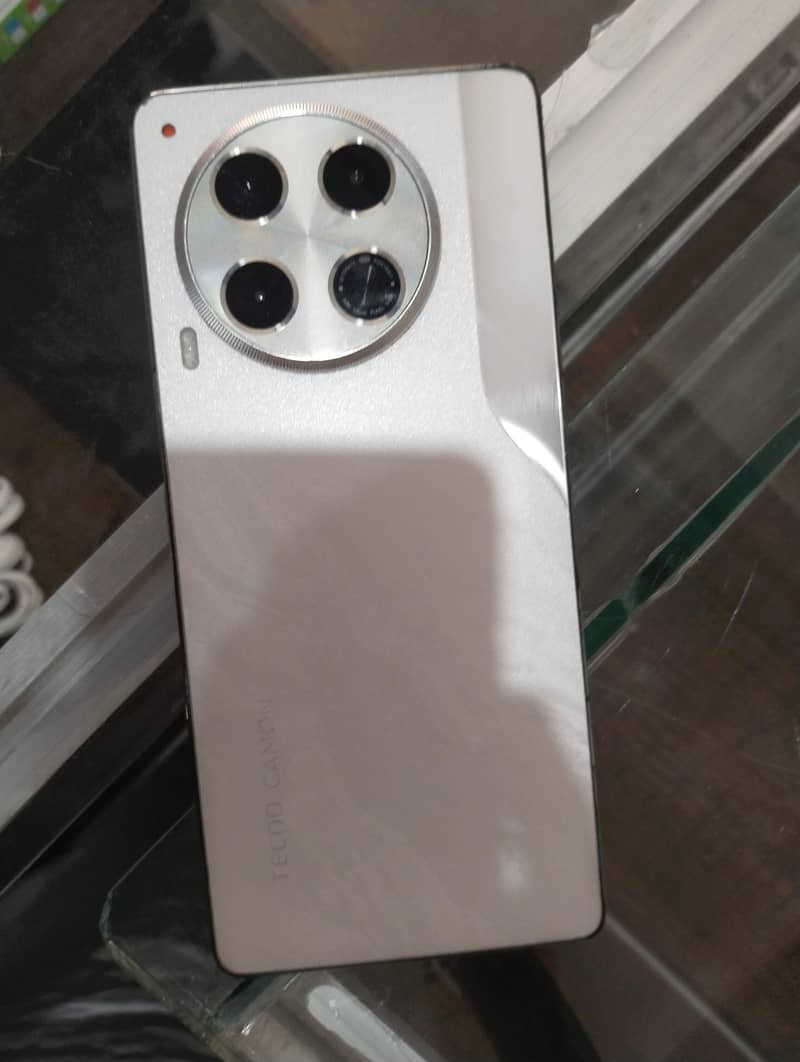 Tecno CAMON 30 1