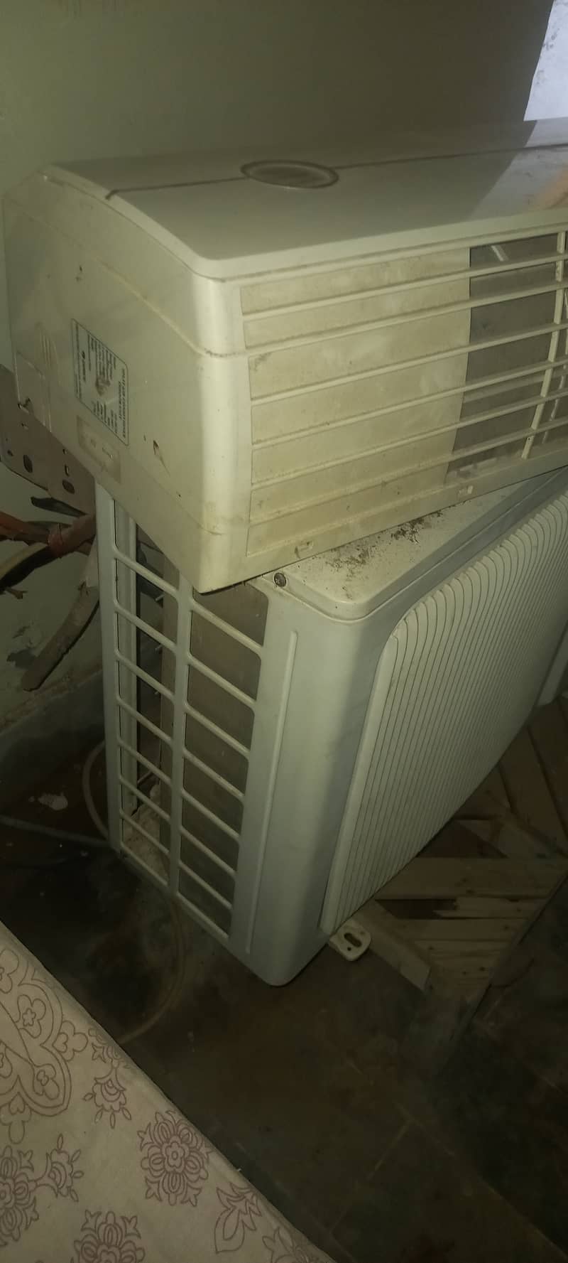 Gree Split Ac 10/10 condition 1