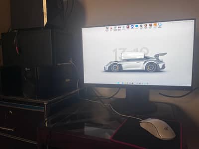 Gaming PC with lcd,mouse,keyboard