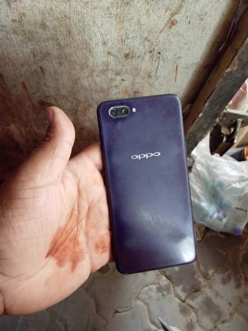 OPPO A3s 4
