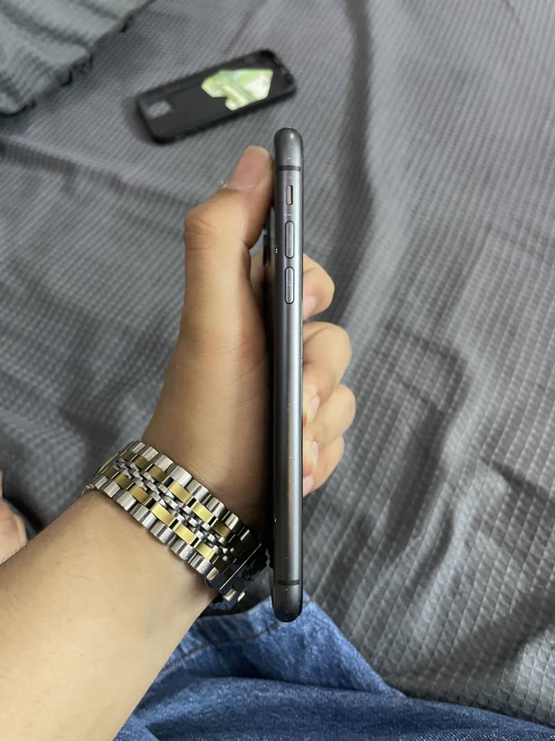 Apple iPhone 11 3