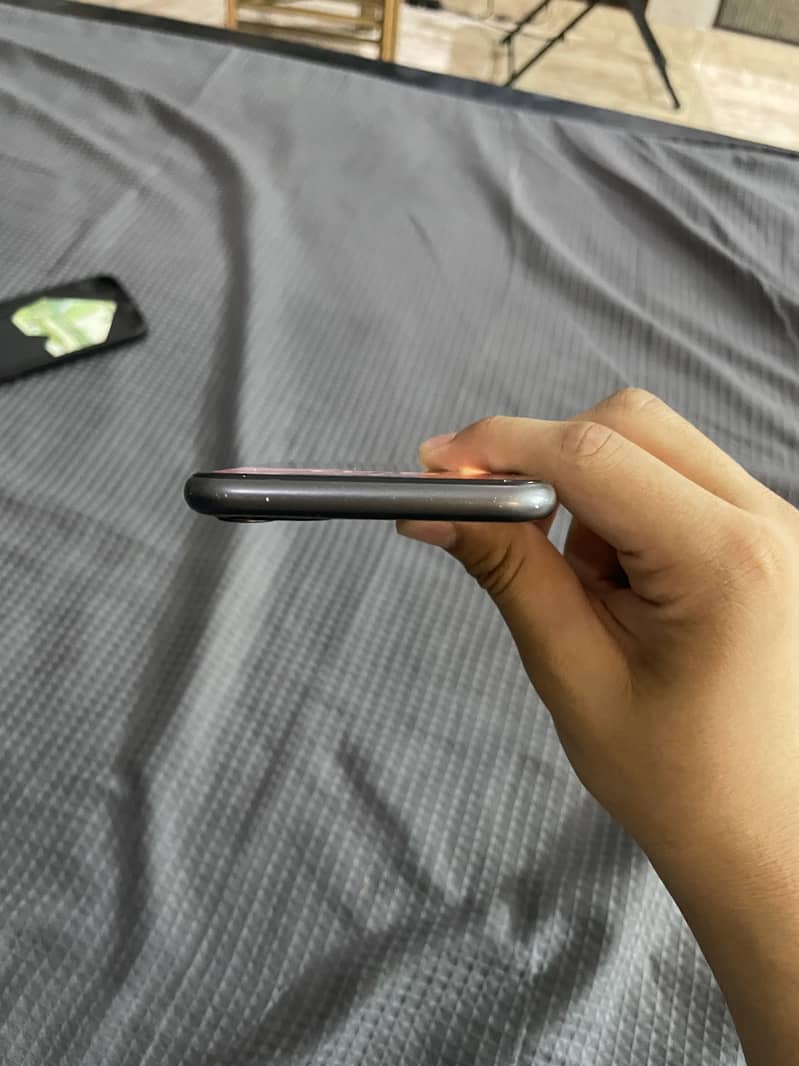 Apple iPhone 11 6