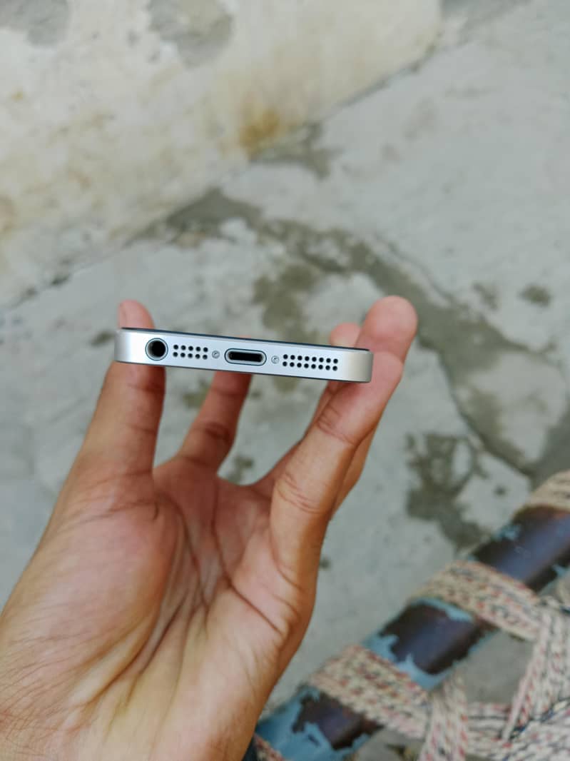 Apple iPhone SE 6
