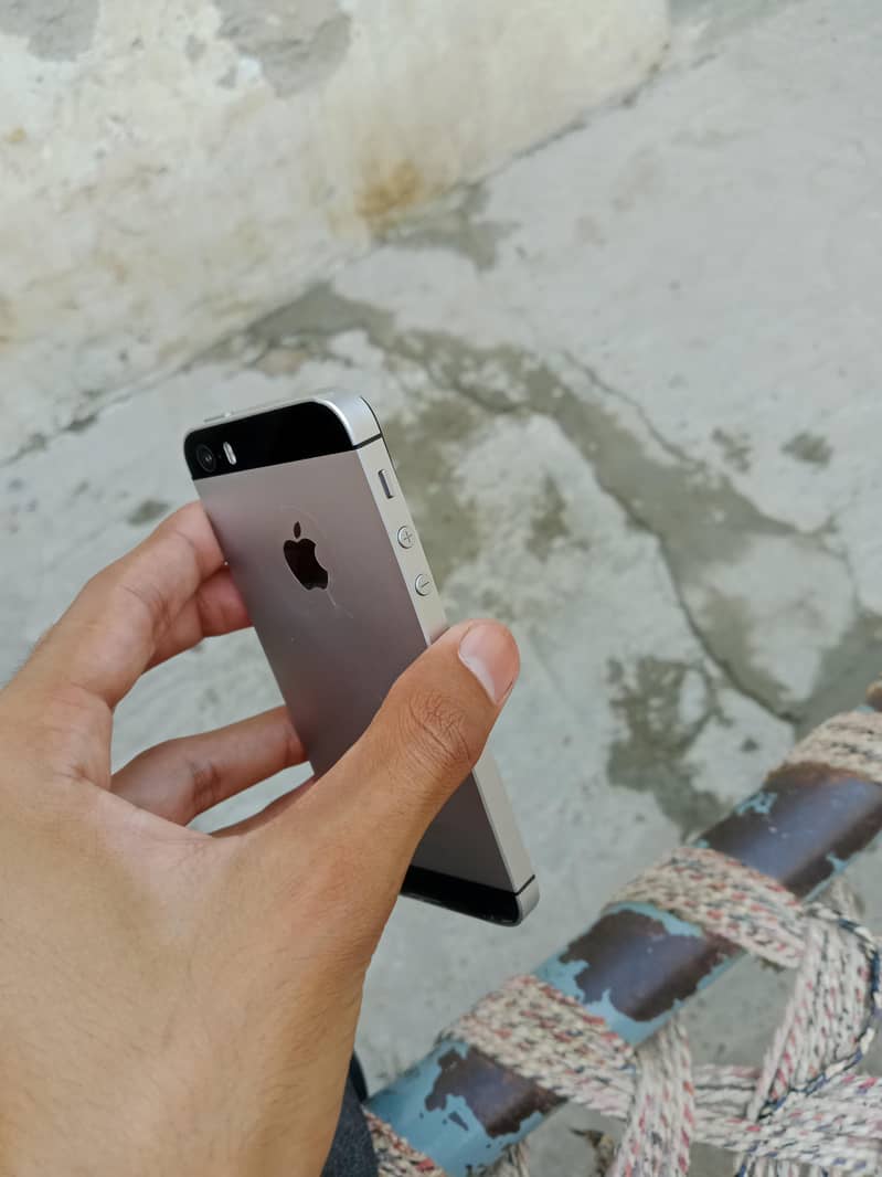 Apple iPhone SE 7