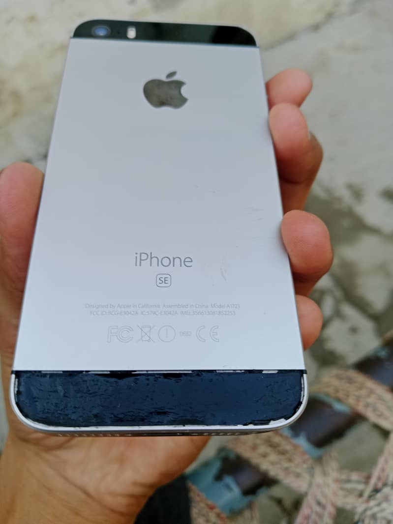 Apple iPhone SE 10