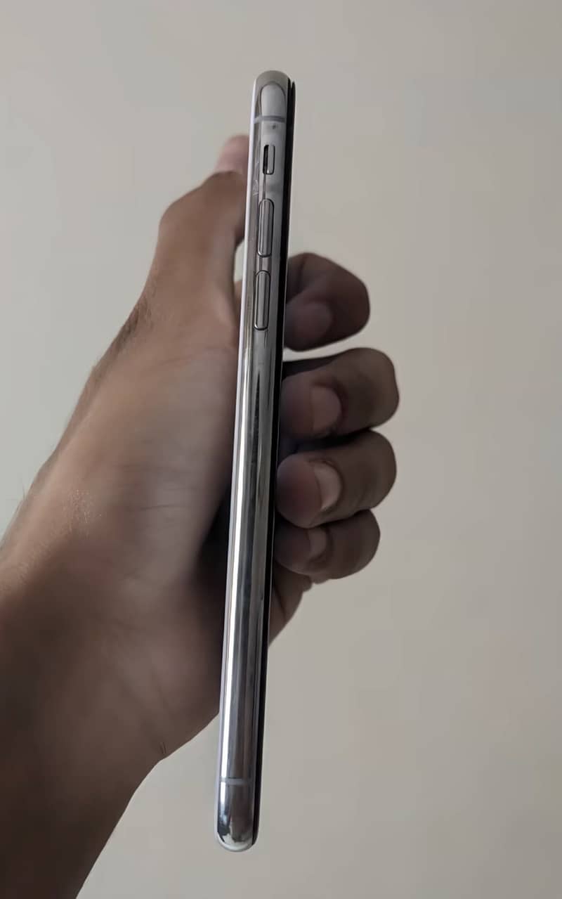 Apple iPhone X 4