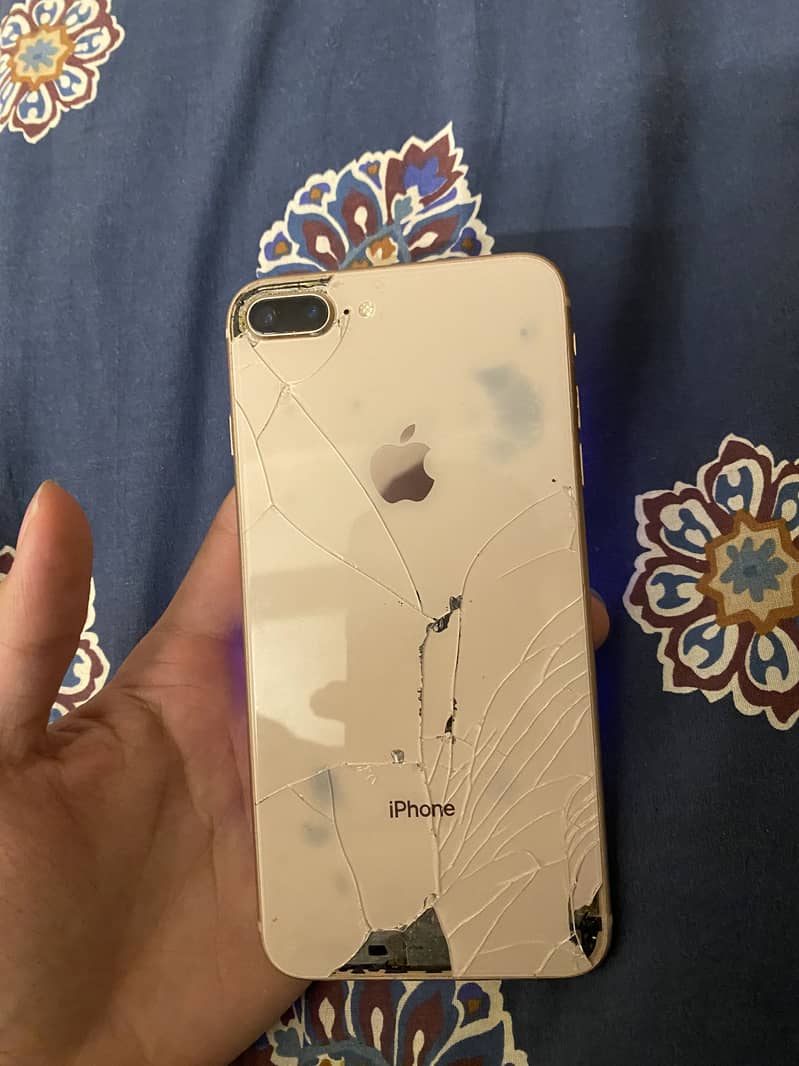 Apple iPhone 8 Plus 1