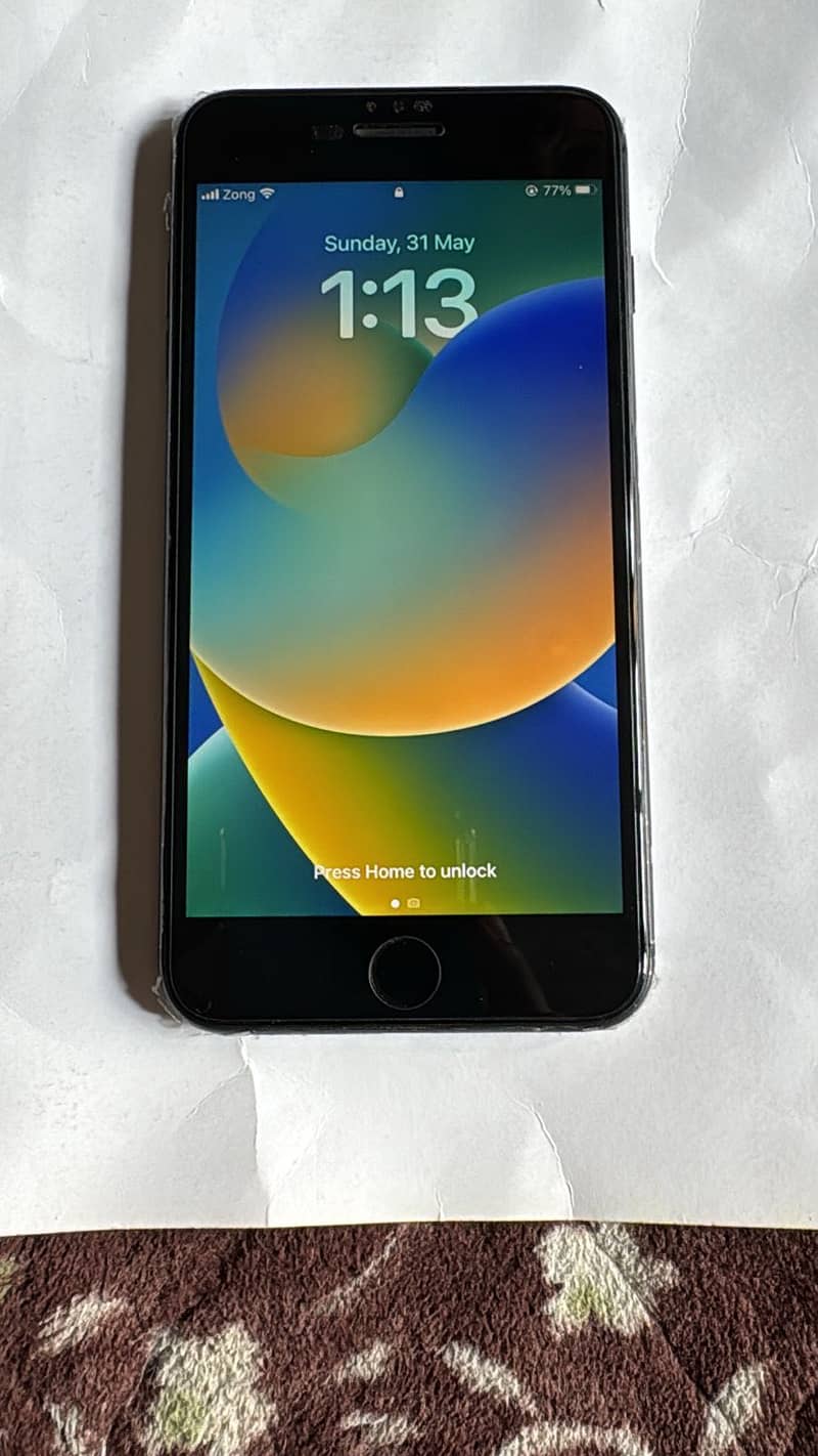 Apple iPhone 8 Plus 1