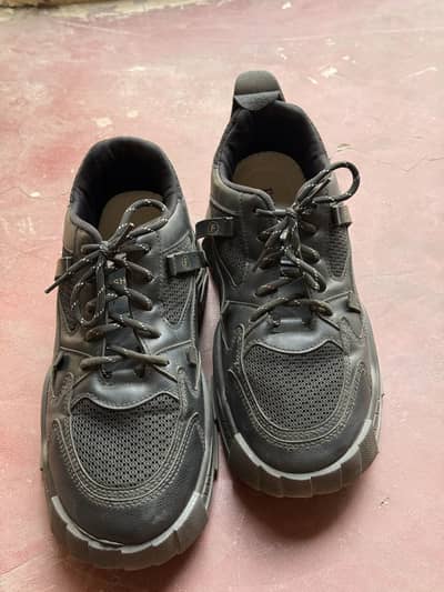 Black joggers shoes