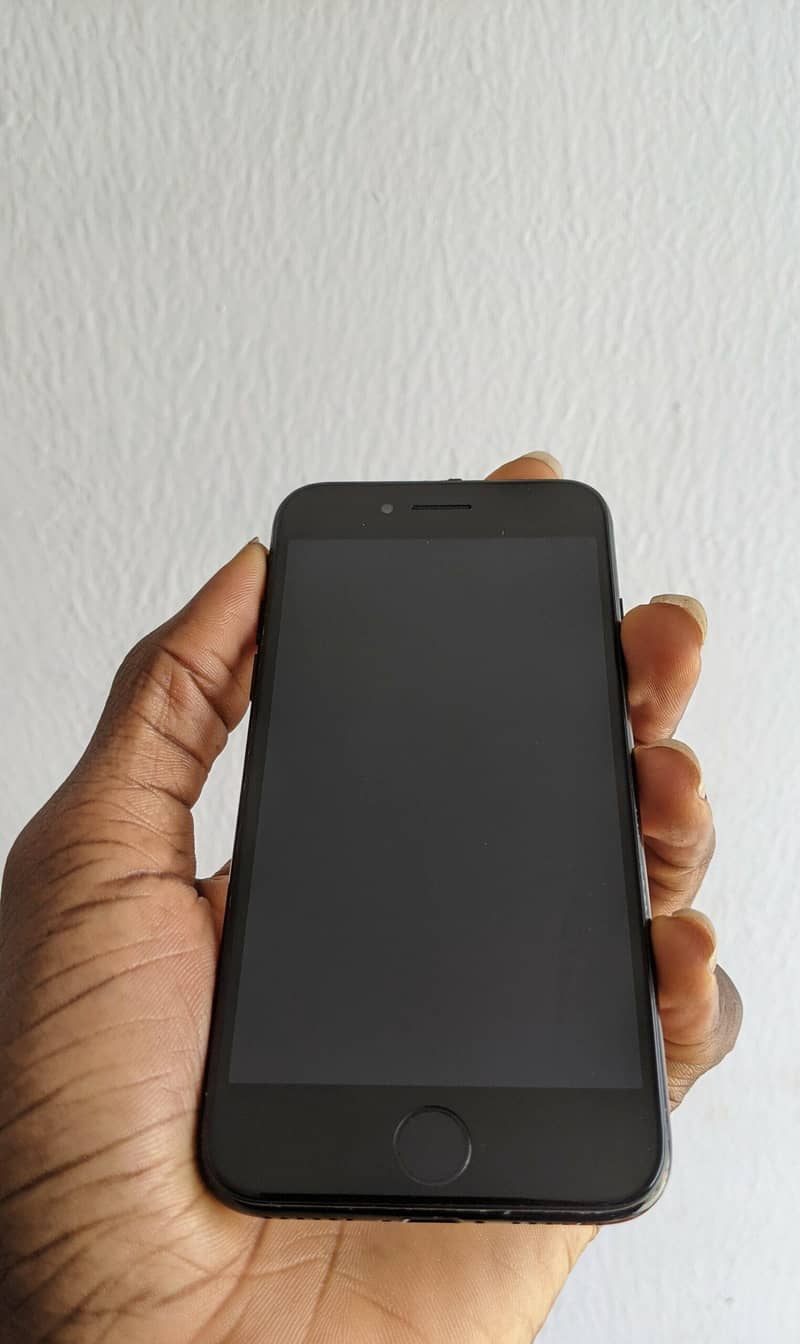 Apple iPhone 7 1