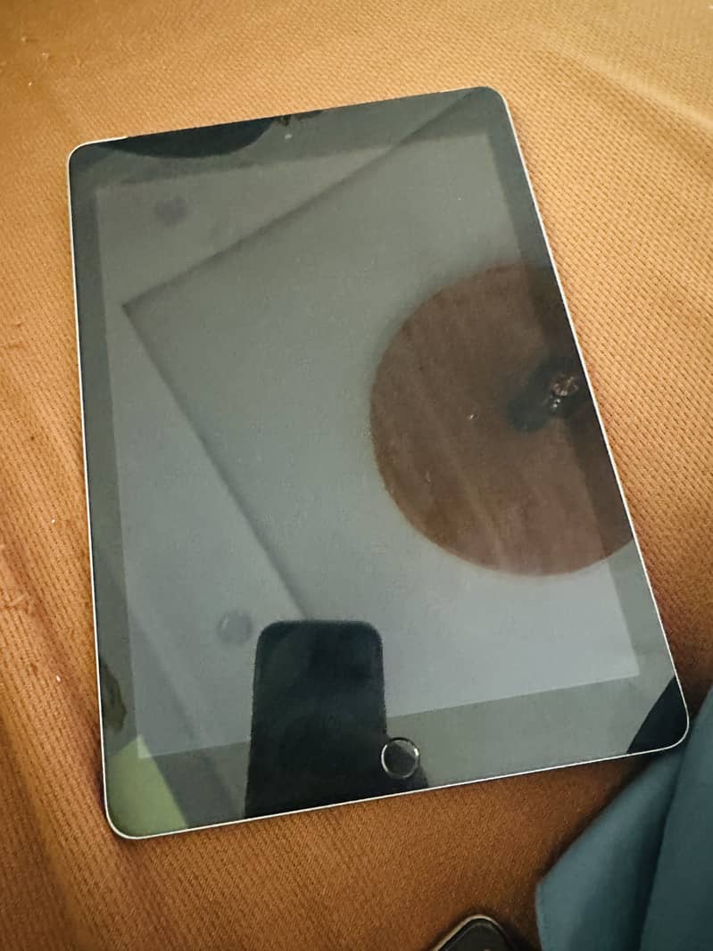 iPad 6th (generation ) 0