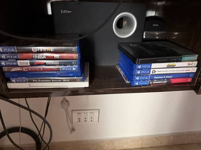 PlayStation 4 (PS4) 500GB with 2 Original Controllers + 10–12 Origina
