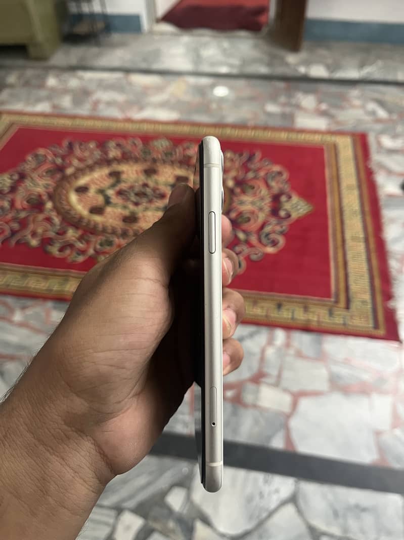 Apple iPhone 11 3