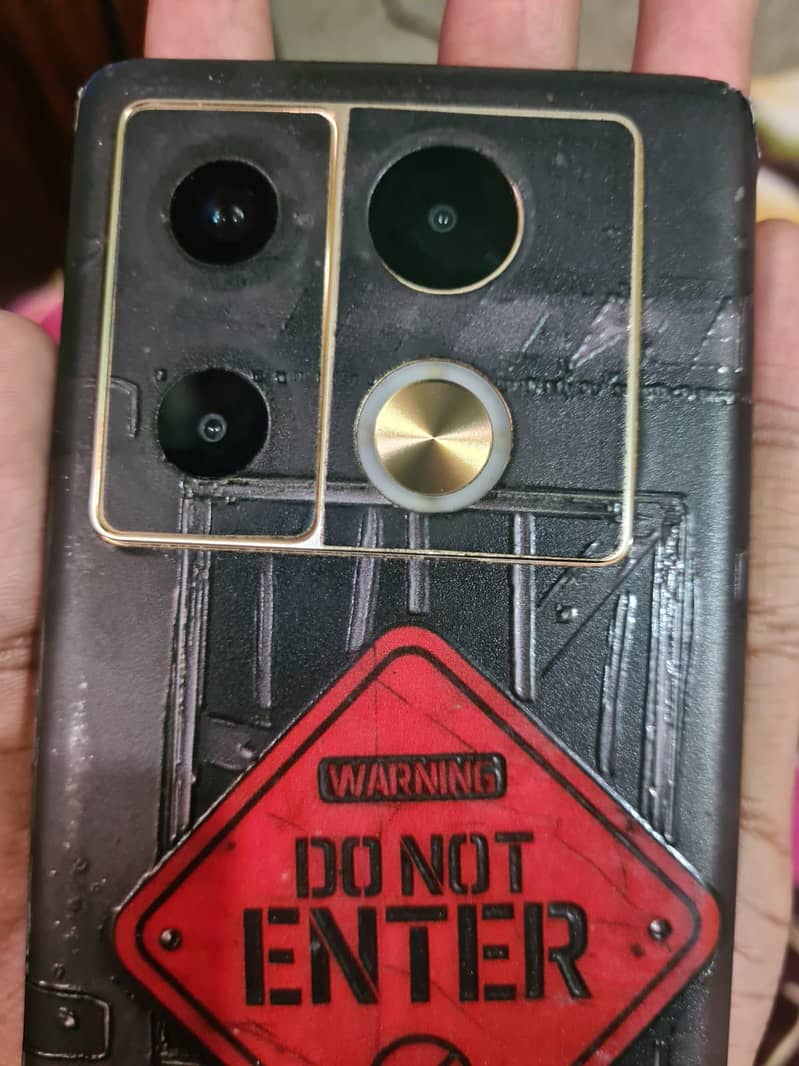 Infinix Note 40 Pro 4