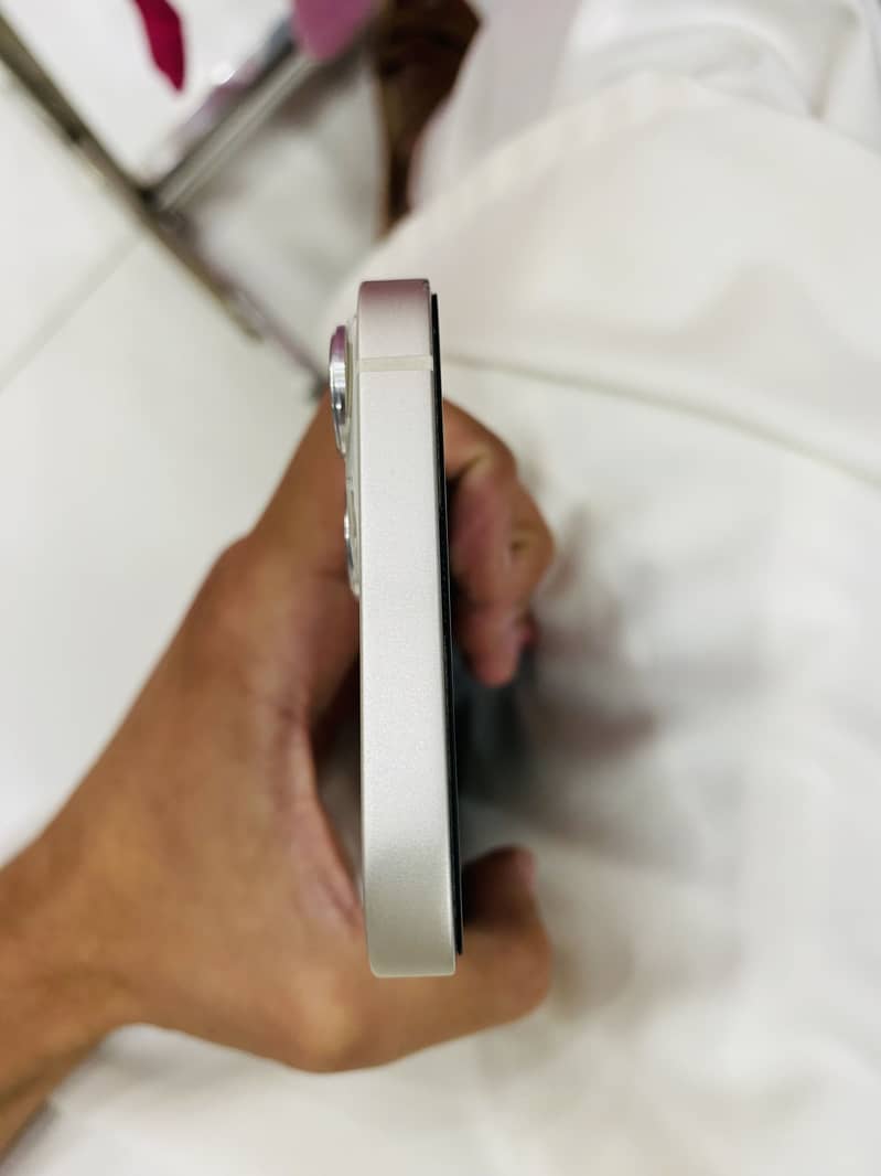 Apple iPhone 13 2
