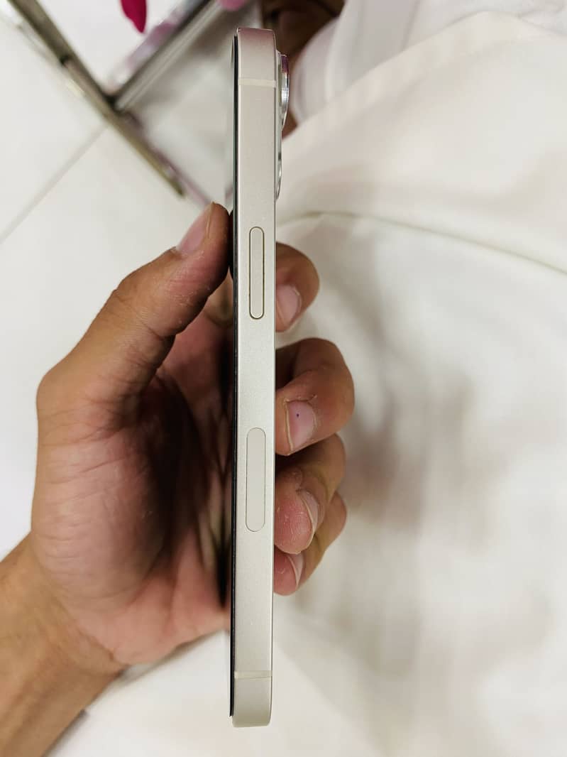 Apple iPhone 13 4
