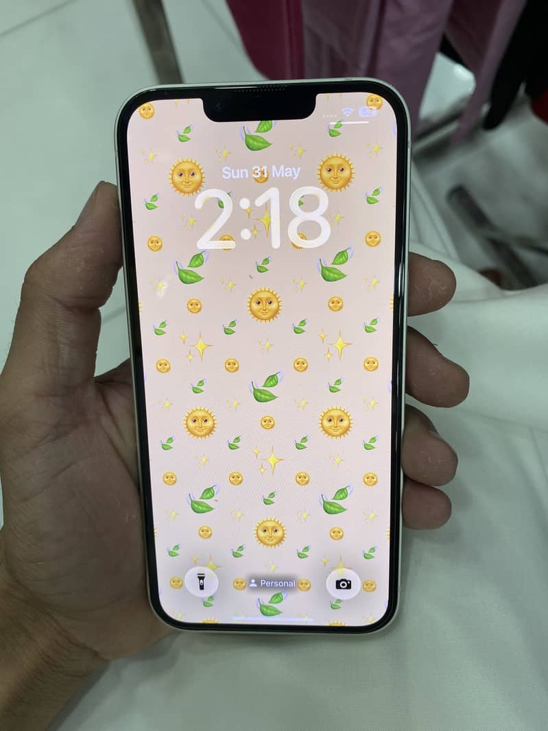 Apple iPhone 13 8
