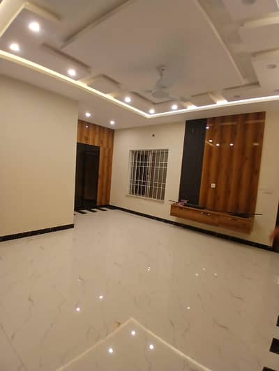 10 Marla Upper Portion Available For Rent In Wapda Town Phase 1
