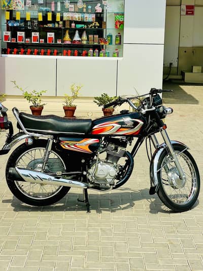 Honda 125 Black (2021/2022)